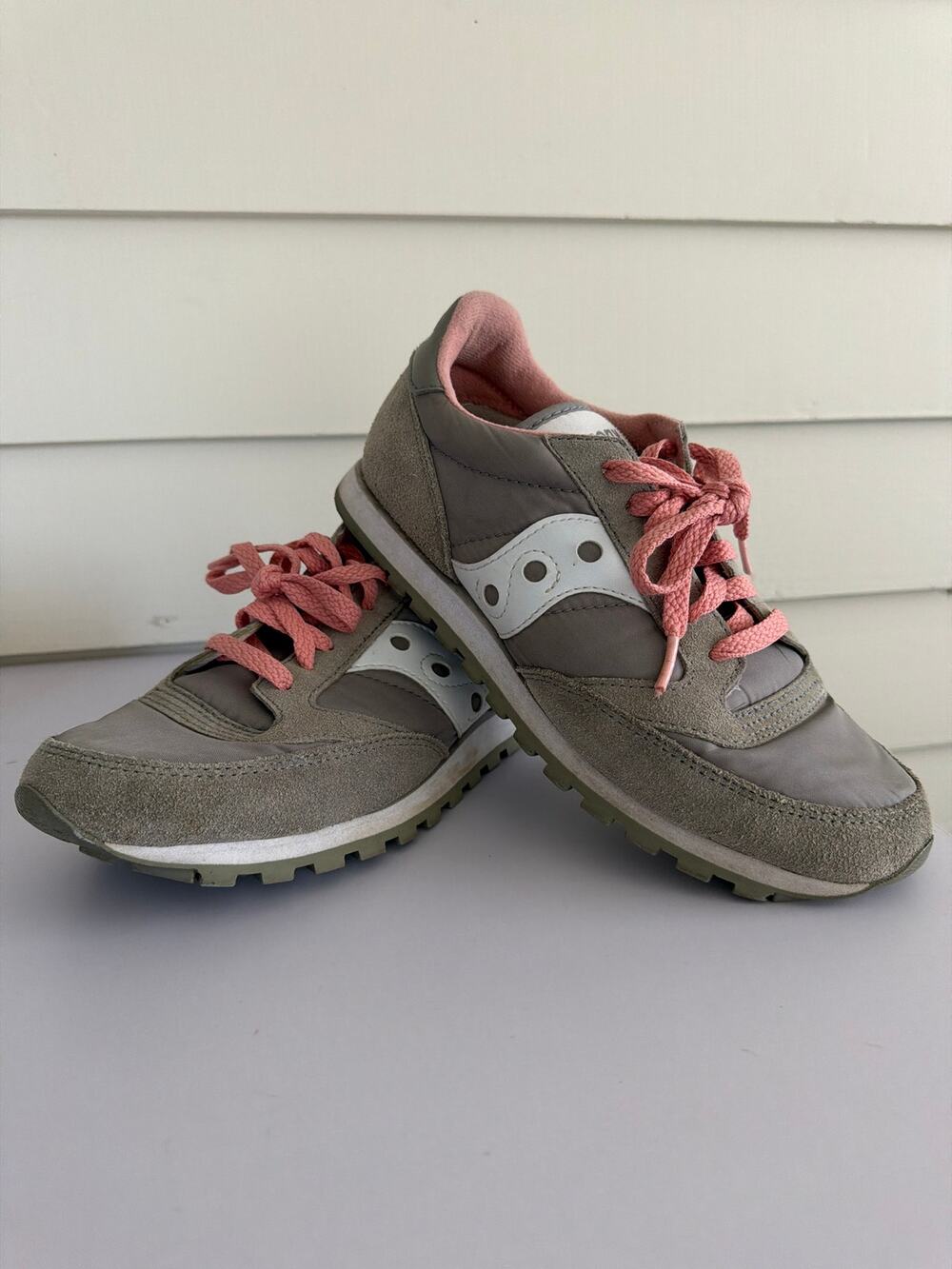 Saucony Jazz Low Pro Womens 8 Gray Pink Suede Canvas Sneakers Running Shoes